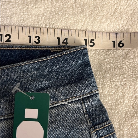 Time & Tru ladies jean shorts - Picture 7 of 7
